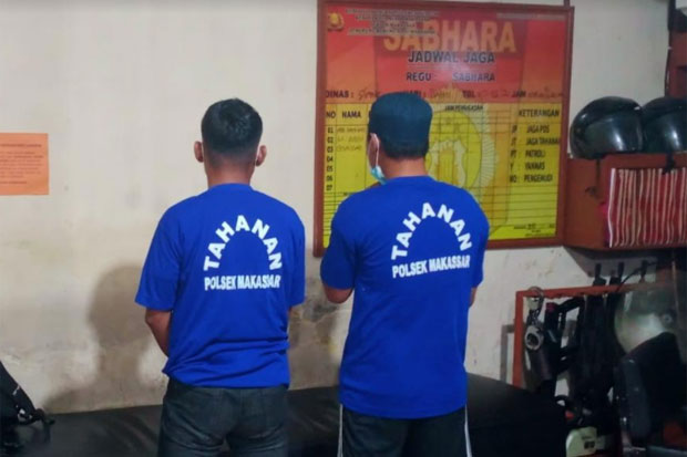 Penikam Pengunjung Kafe...