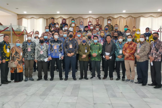 Dua Jam Camat dan Lurah...