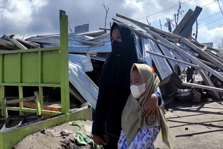 Alfianah Khusyuk Berdoa...
