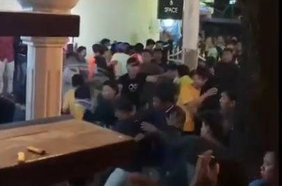 Asyik Berjoget, Pengunjung...