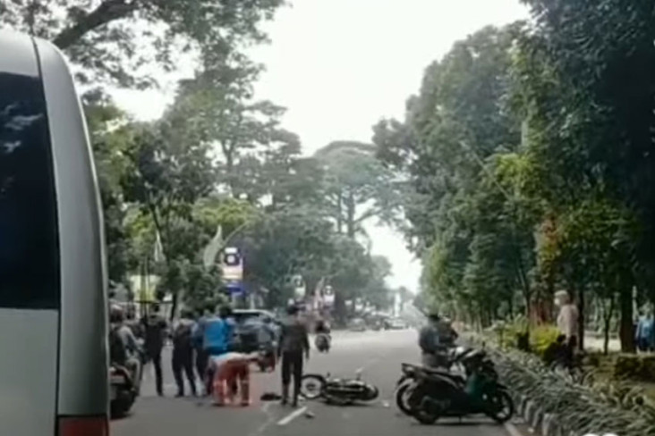 Ditabrak Motor, Nenek...