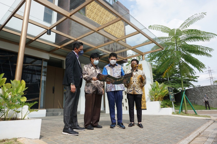 Pertama di Dunia, Hunian...