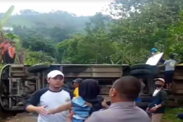 Detik-detik Usai Bus...