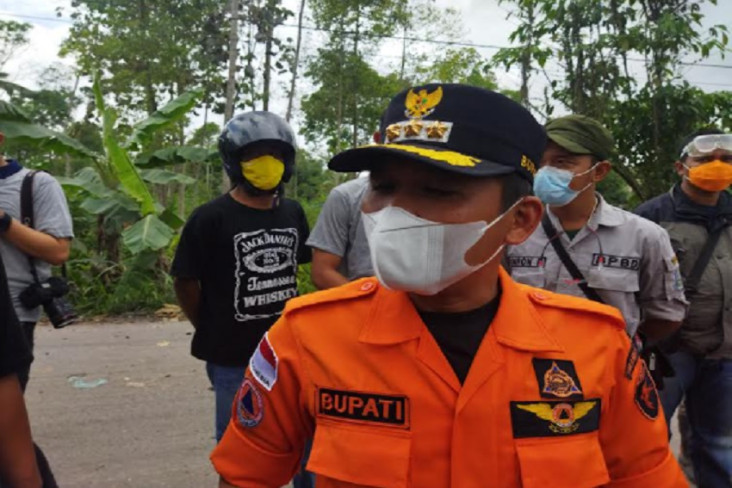 Hadang Sopir Truk Pasir...