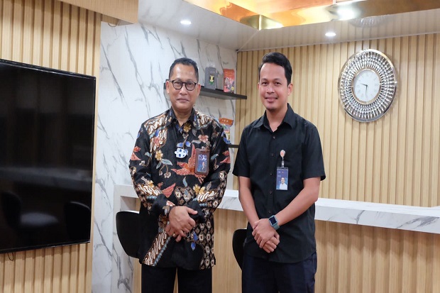 Bulog Raih Dua Penghargaan...