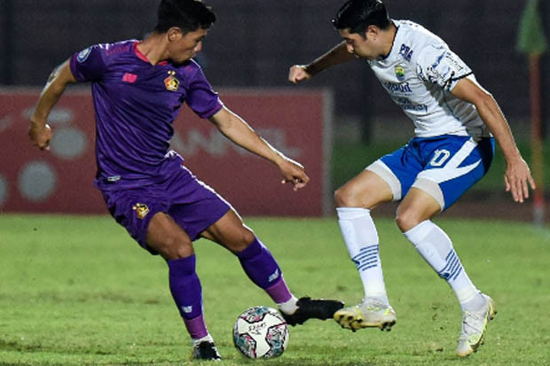 Hasil Persib vs Persik:...