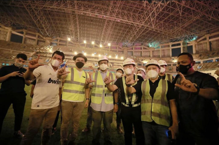 Azan Dikumandangkan...