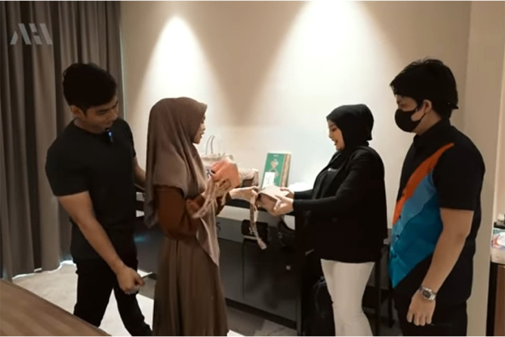Tolak Hadiah Tas Mewah...