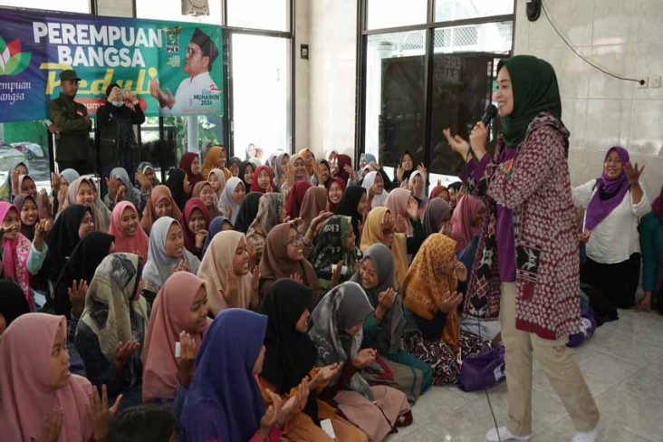 Perempuan Bangsa Berikan...