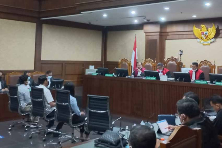 Naik Pitam, Azis Syamsuddin...