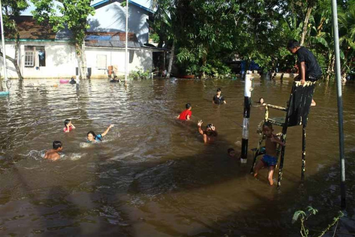 Puncak Musim Hujan,...
