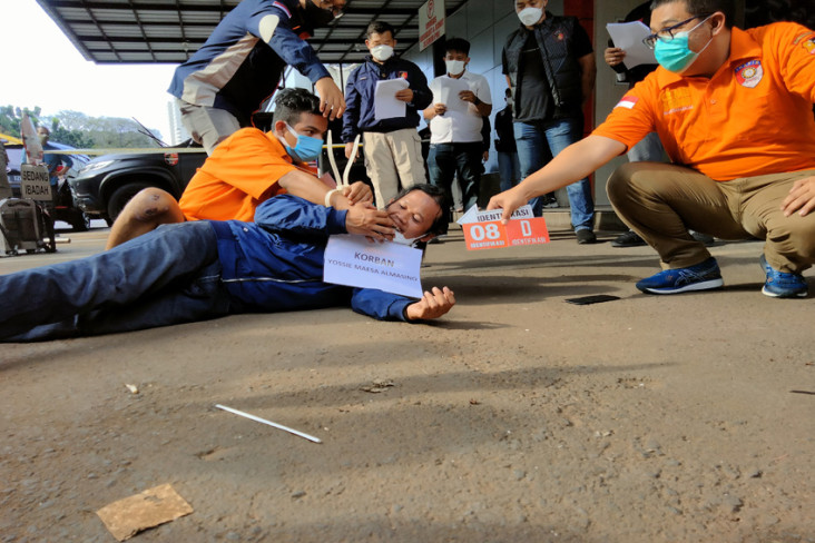 12 Adegan Rekonstruksi...