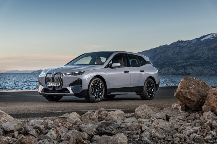 BMW Bawa Mobil yang...