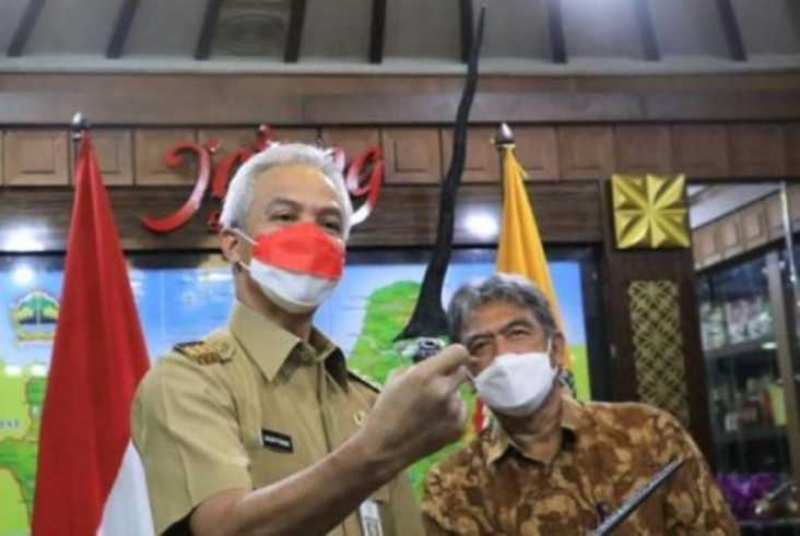 Diberi Keris Buto Ijo,...