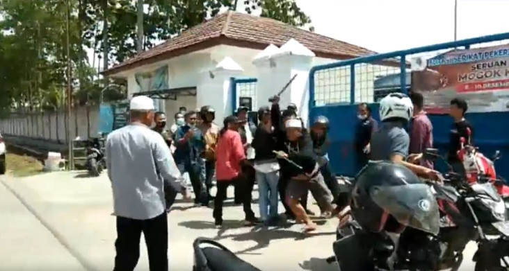 Breaking News! 2 Kelompok...
