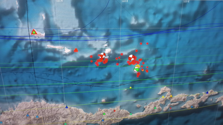 Pasca Gempa M7,4 di...