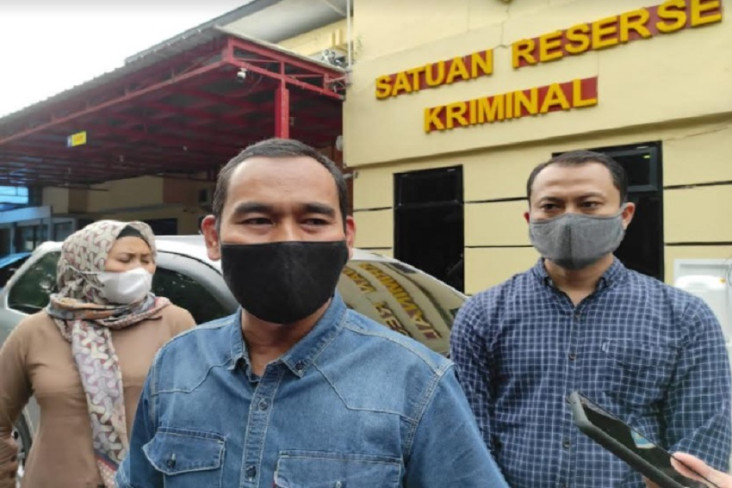 Geger Suami Telanjangi...