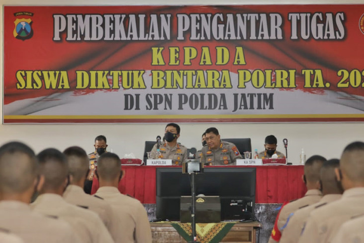 Kapolda Jatim Beri Pembekalan...