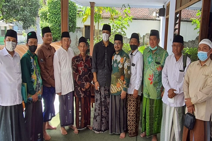 Laksanakan Dawuh Kiai,...