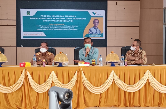 Wakil Presiden Direktur...