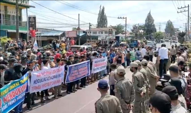 Berharap Lapangan Kerja...