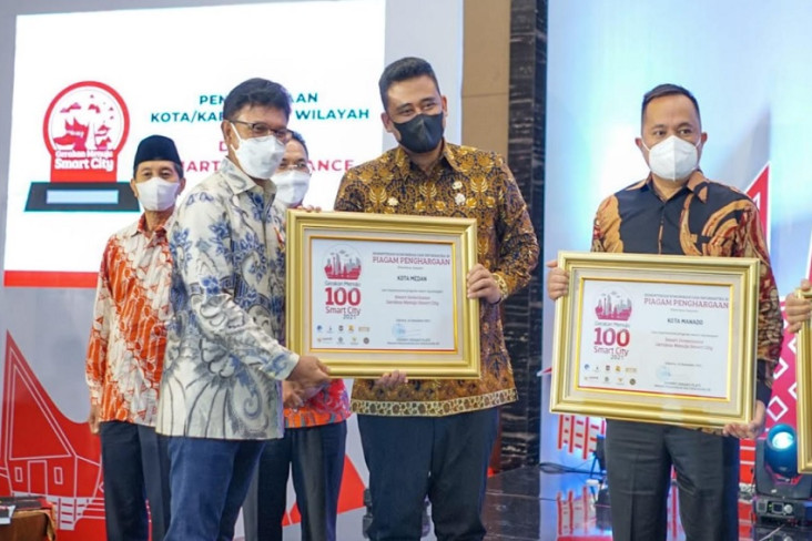 Pemkot Medan Raih Penghargaan...