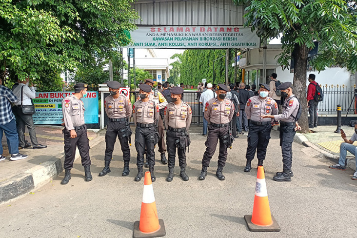 Munarman Hadir di Persidangan,...