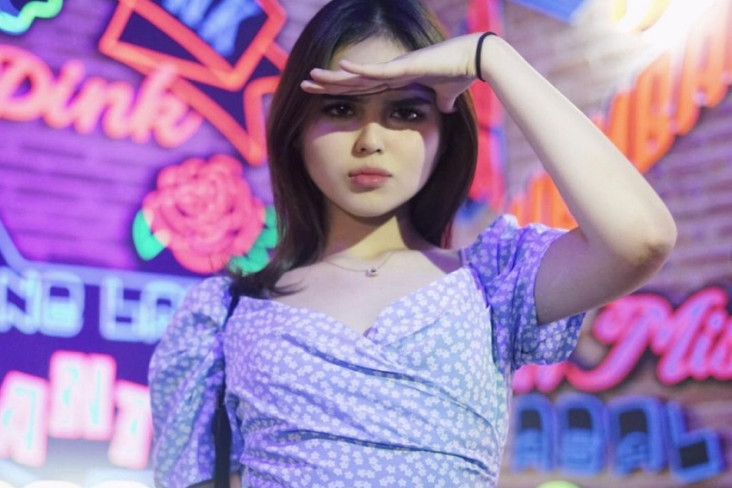 Selebgram Laura Anna...