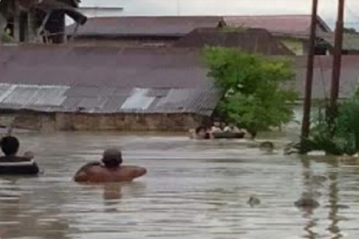 Diterjang Banjir, Satu...