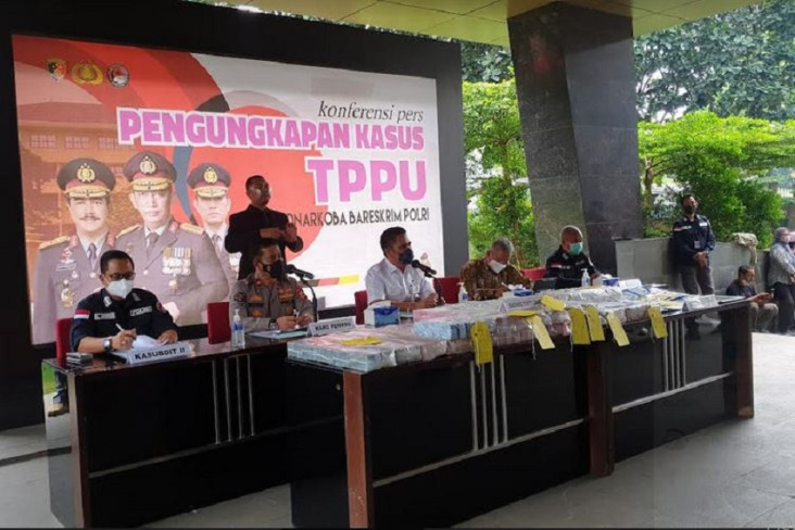 Polri Tetapkan 7 Tersangka...
