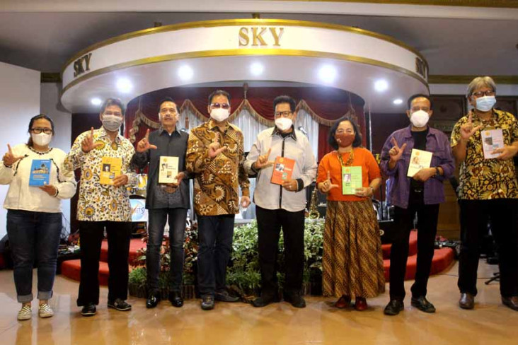 6 Buku yang Mewarnai...