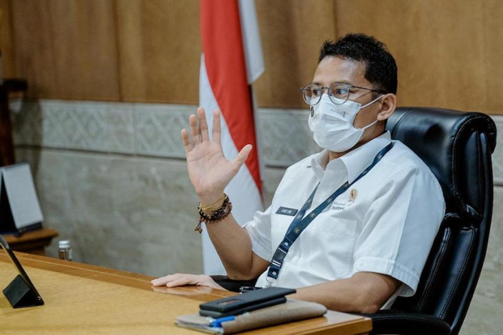 Sandiaga Uno Kucurkan...