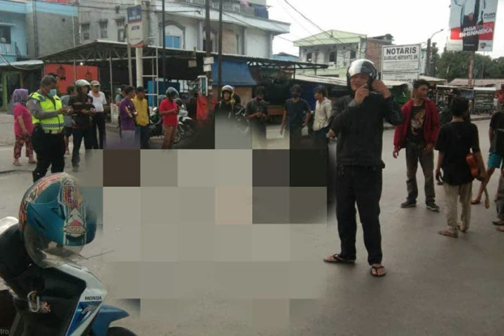 Gagal Menyalip, Pemotor...