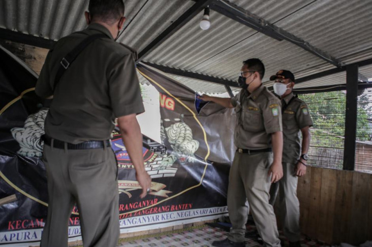 Atribut Ormas di Jalan...