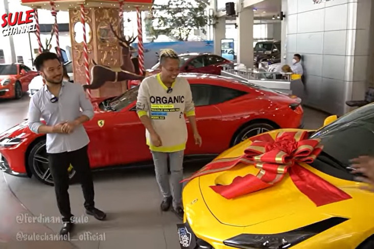 Rudy Salim Beri Hadiah...