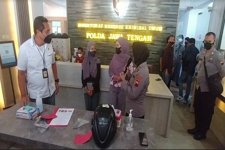 Luar Biasa! Gadis Lulusan...