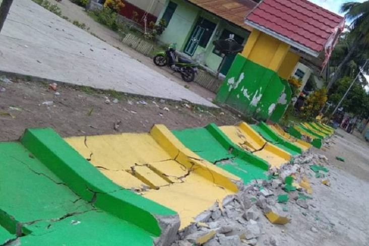 Waspadai Gempa Laut...