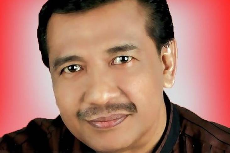 Imam S Arifin Dimakamkan...