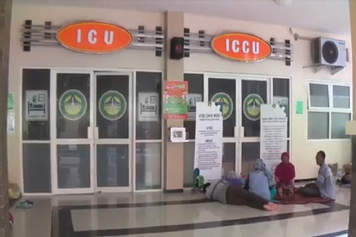 Jalani Operasi Plastik,...
