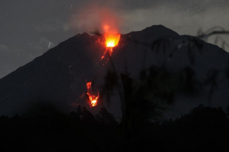 Gunung Semeru Bergolak,...