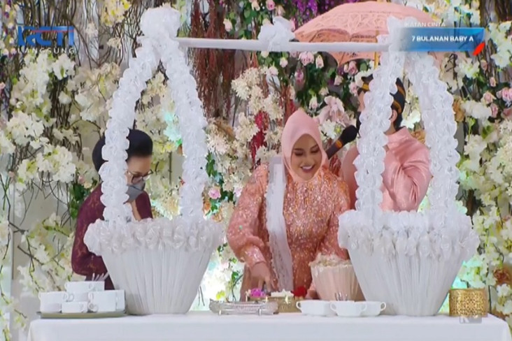 Aurel Hermansyah Jualan...