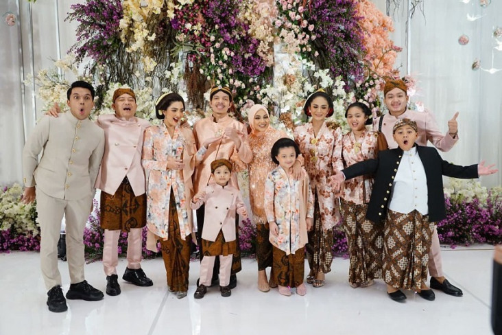 Aurel Hermansyah Gelar...