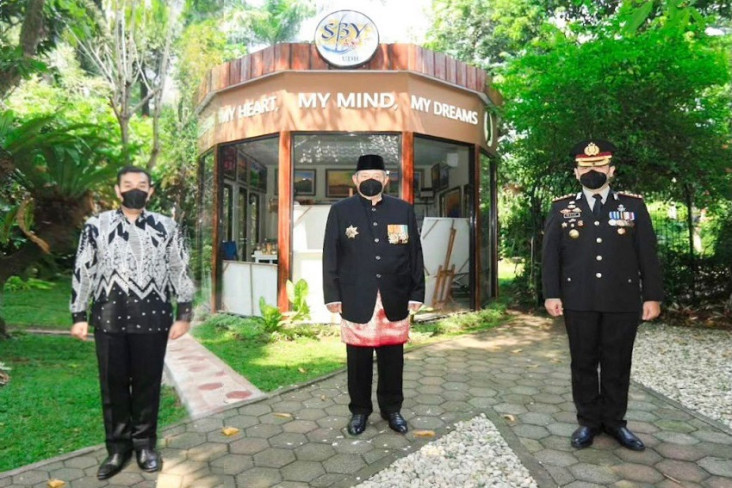 Sespri SBY Kombes Arya...