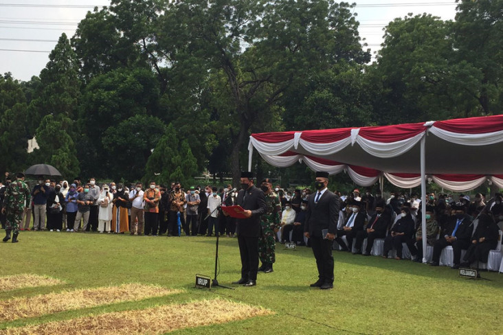 Ratusan Pelayat Antar...