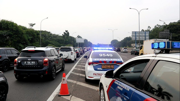 Macet Parah, Polisi...