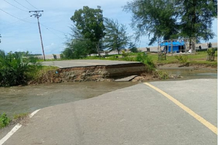 Ngeri, Diterjang Banjir...