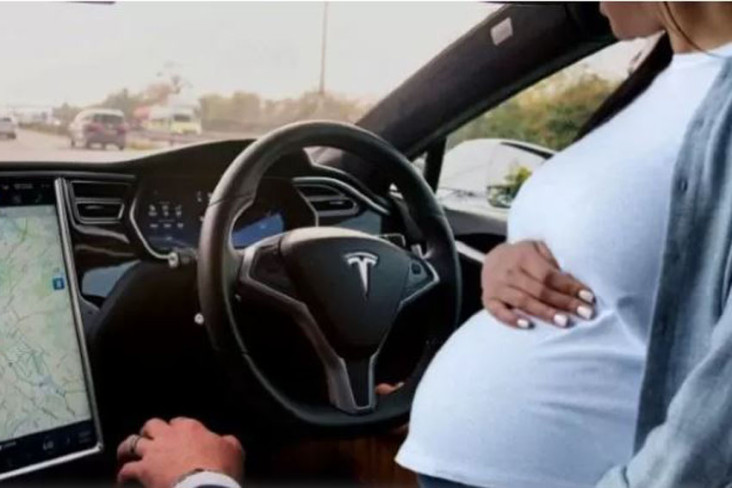 Fitur Autopilot Tesla...