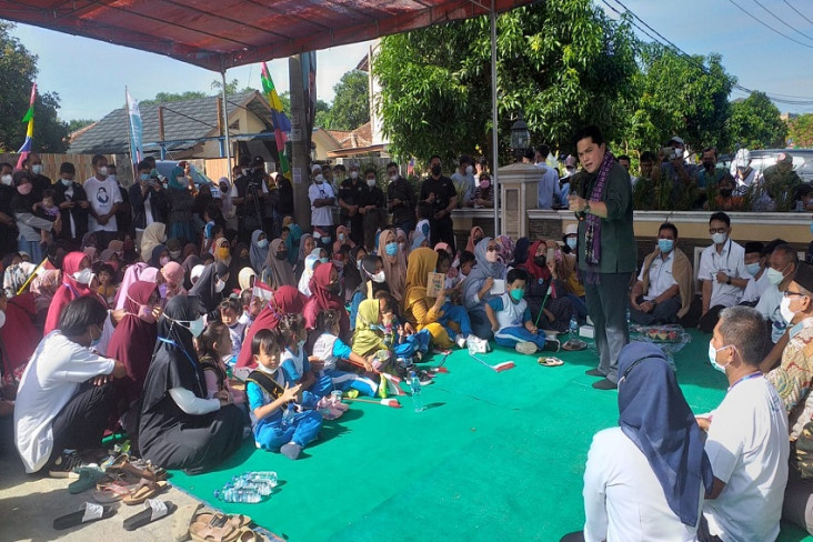 Bantu Bangun Fasilitas...