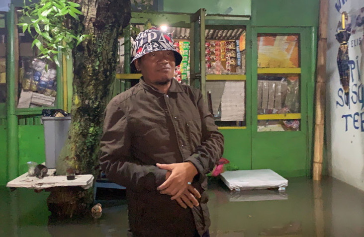 Diguyur Hujan Lebih...