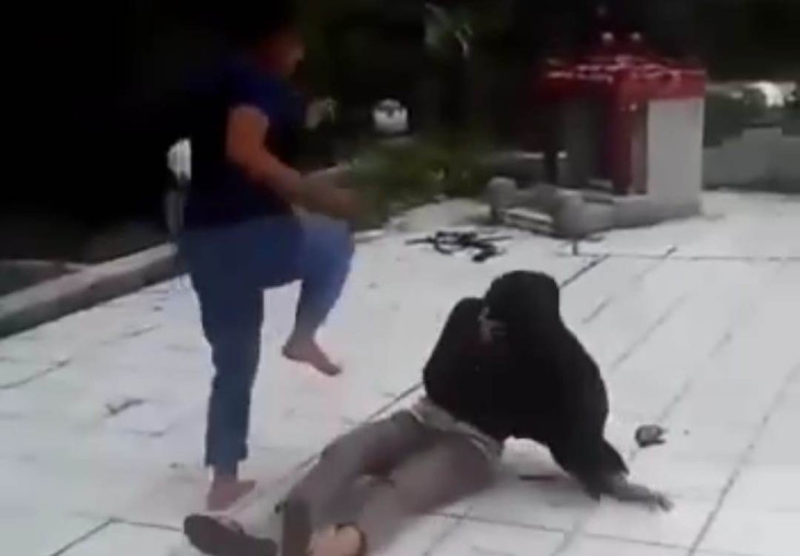 Viral, Video Pengeroyokan...